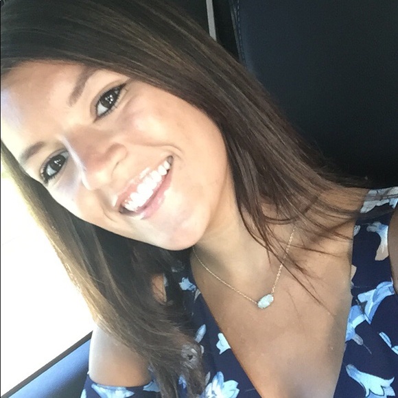 Meet your Posher, Caitlin - Picture 1 of 1